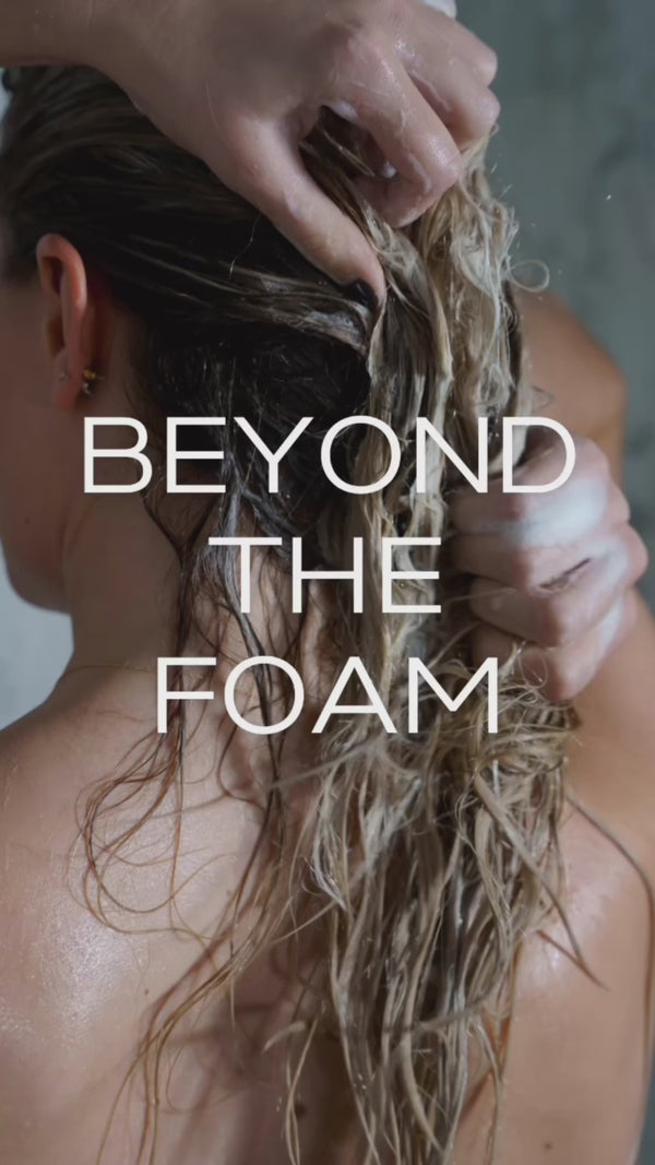 Rosemary shampoo for daily cleansing. Botanical Rosemary Wash is a concentrated wash formulated to keep the scalp and hair clean. Luxury botanical haircare that works with your hair’s biology, feeding it the essence of nature for lasting, healthy results.