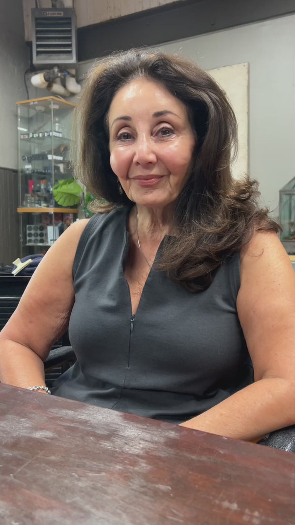 A repairing hair mask enriched with Shea Butter that restores hydration on the inside, locks in moisture on the outside, and strengthens the elasticity, to dry, damaged hair while preventing split ends and breakage. Your hair thrives on real restoration, not surface-level fixes. Botanical pre-wash TREAT reinforces your hair fibers, working in harmony with your hair’s natural biology for strength and long-lasting health.