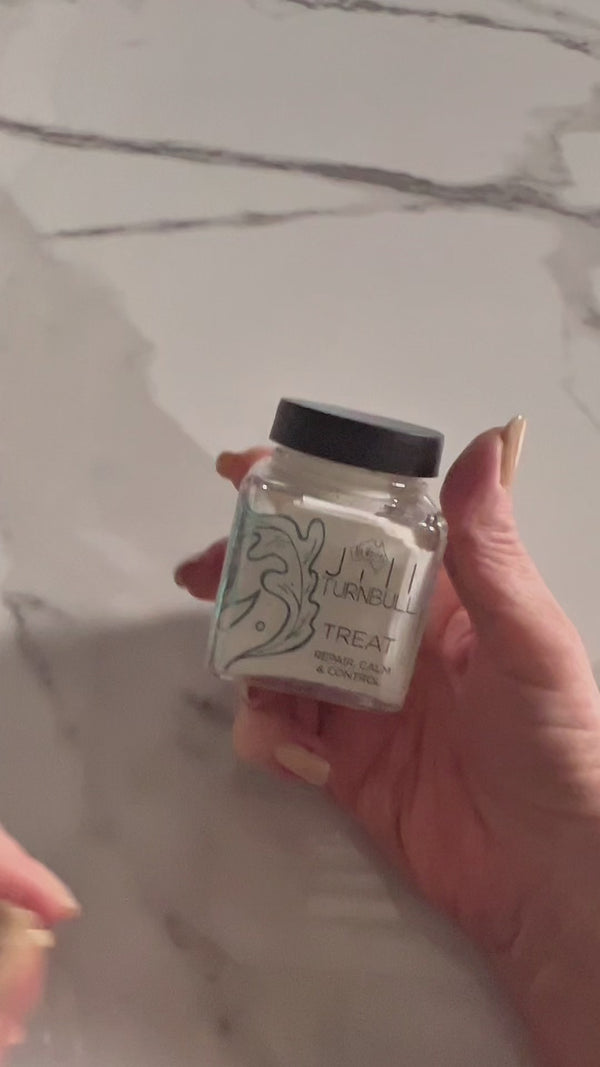 A repairing hair mask enriched with Shea Butter that restores hydration on the inside, locks in moisture on the outside, and strengthens the elasticity, to dry, damaged hair while preventing split ends and breakage. Your hair thrives on real restoration, not surface-level fixes. Botanical pre-wash TREAT reinforces your hair fibers, working in harmony with your hair’s natural biology for strength and long-lasting health.